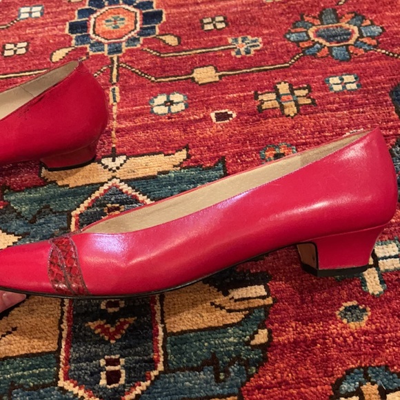 Vintage, red genuine leather shoes. - Picture 5 of 10